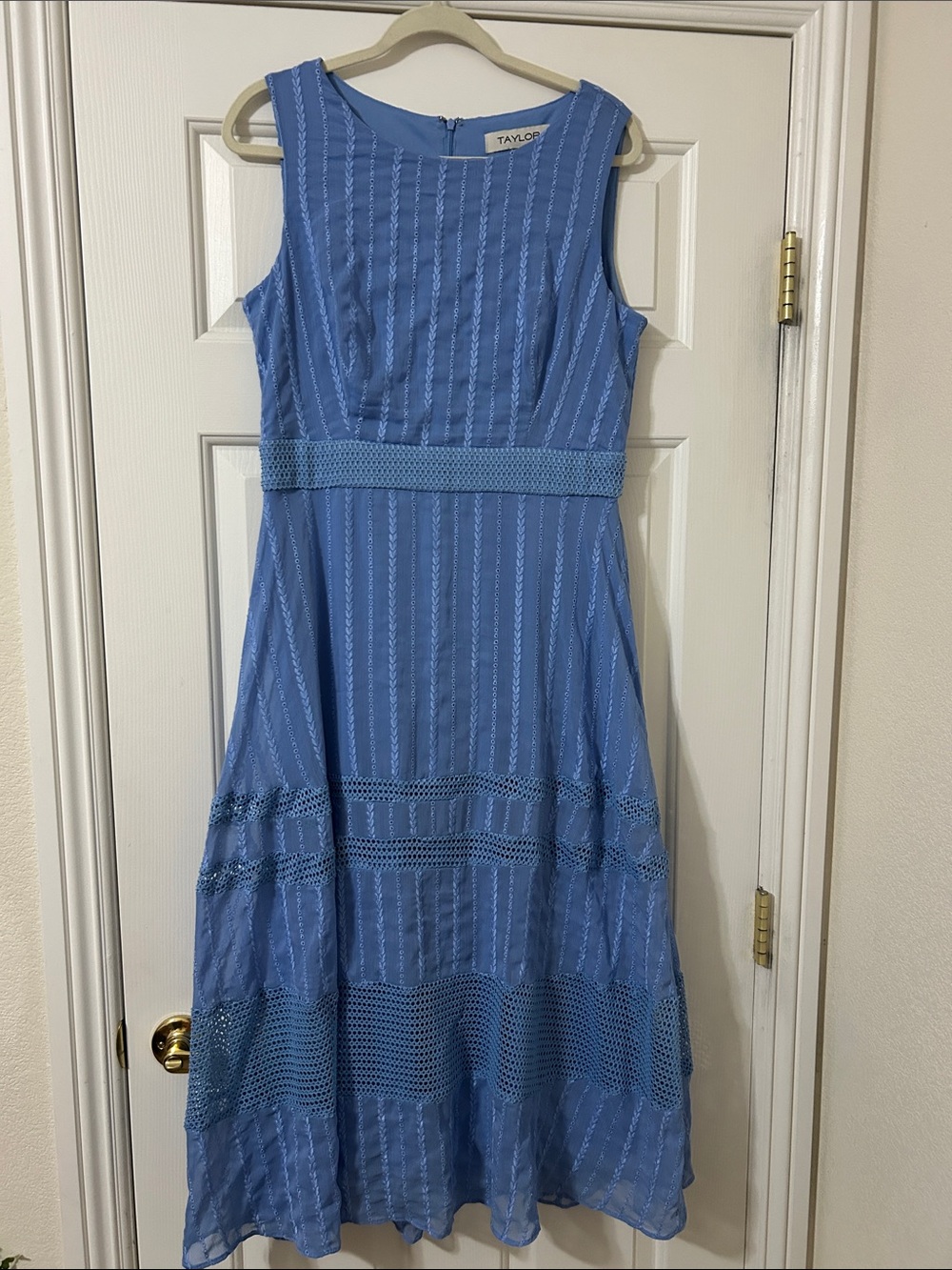 TAYLOR Blue Midi Dress with vertical lace and crochet waistband. Women’s Size 12